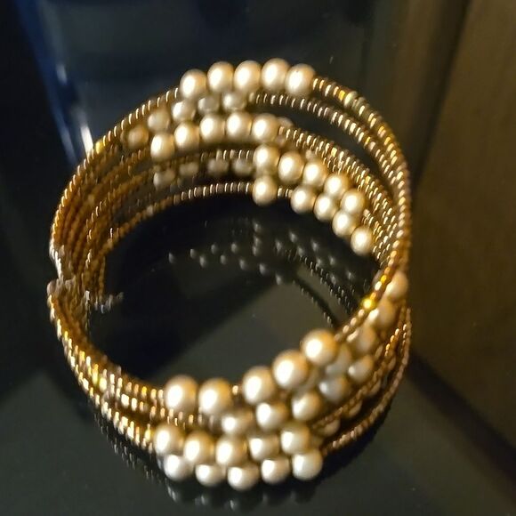 Elegant Gold Tone Champagne Cream Beaded Bracelet Cuff Shine One Size - Picture 9 of 11